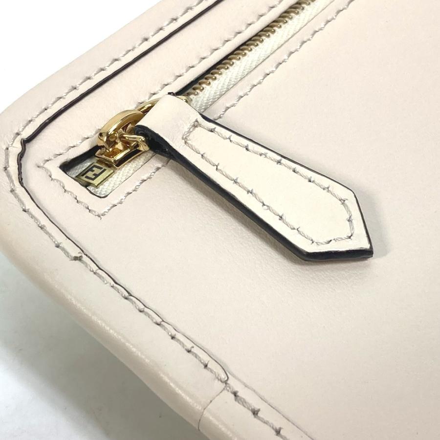 FENDI（フェンディ） 美品 7AS131 ズッカ ロゴ フォンポーチ