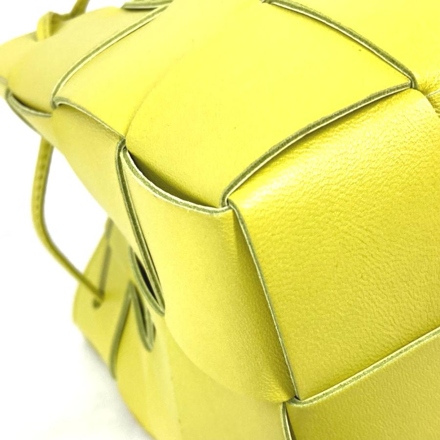 美品 BOTTEGA VENETA ボッテガヴェネタ 680218 スモール カセット クロスボディバケットバッグ 斜め掛け ショルダーバッグ キウイ【中古】 |  | 06