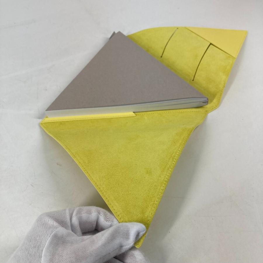 新品同様 BOTTEGA VENETA ボッテガヴェネタ トライアングル 三角 メモ帳 ステーショナリー 文房具 ノートカバー イエロー メンズ【中古】 |  | 07