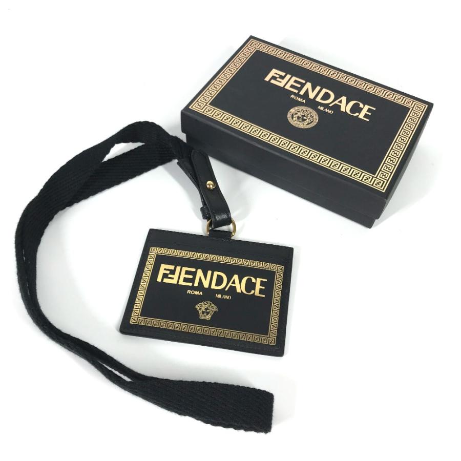 新品同様 VERSACE ヴェルサーチ FENDACE フェンダーチェ ネックストラップ付 IDホルダー  フェンディ FENDI コラボ  カードケース【中古】 |  | 01