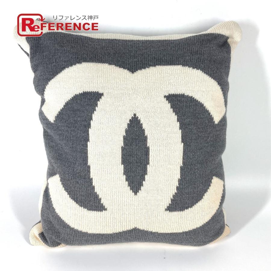 CHANEL シャネル ダブル フェイス ピロー 枕 インテリア CC ココマーク クッション ホワイトxグレー ユニセックス【中古】 | CHANEL