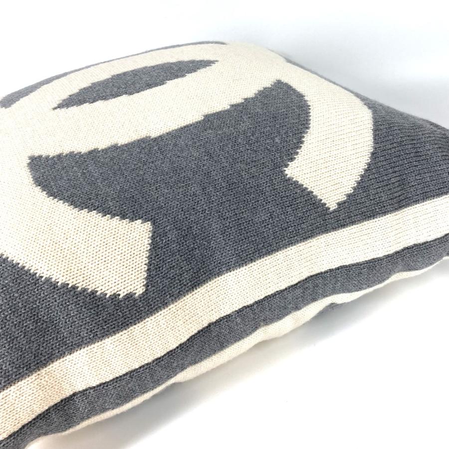 CHANEL シャネル ダブル フェイス ピロー 枕 インテリア CC ココマーク クッション ホワイトxグレー ユニセックス【中古】 | CHANEL | 03