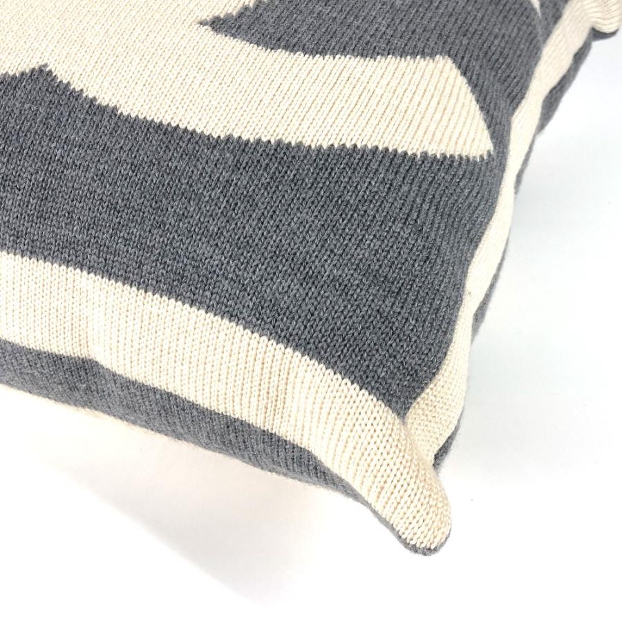 CHANEL シャネル ダブル フェイス ピロー 枕 インテリア CC ココマーク クッション ホワイトxグレー ユニセックス【中古】 | CHANEL | 04