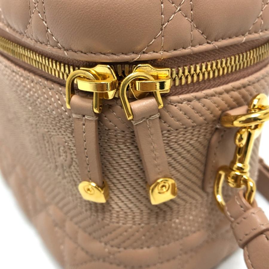 未使用 Dior ディオール スモール ヴァニティ バニティバッグ カナージュステッチ ロゴ 2WAY 肩掛けバック 斜め掛けバック 【中古】 |  | 05