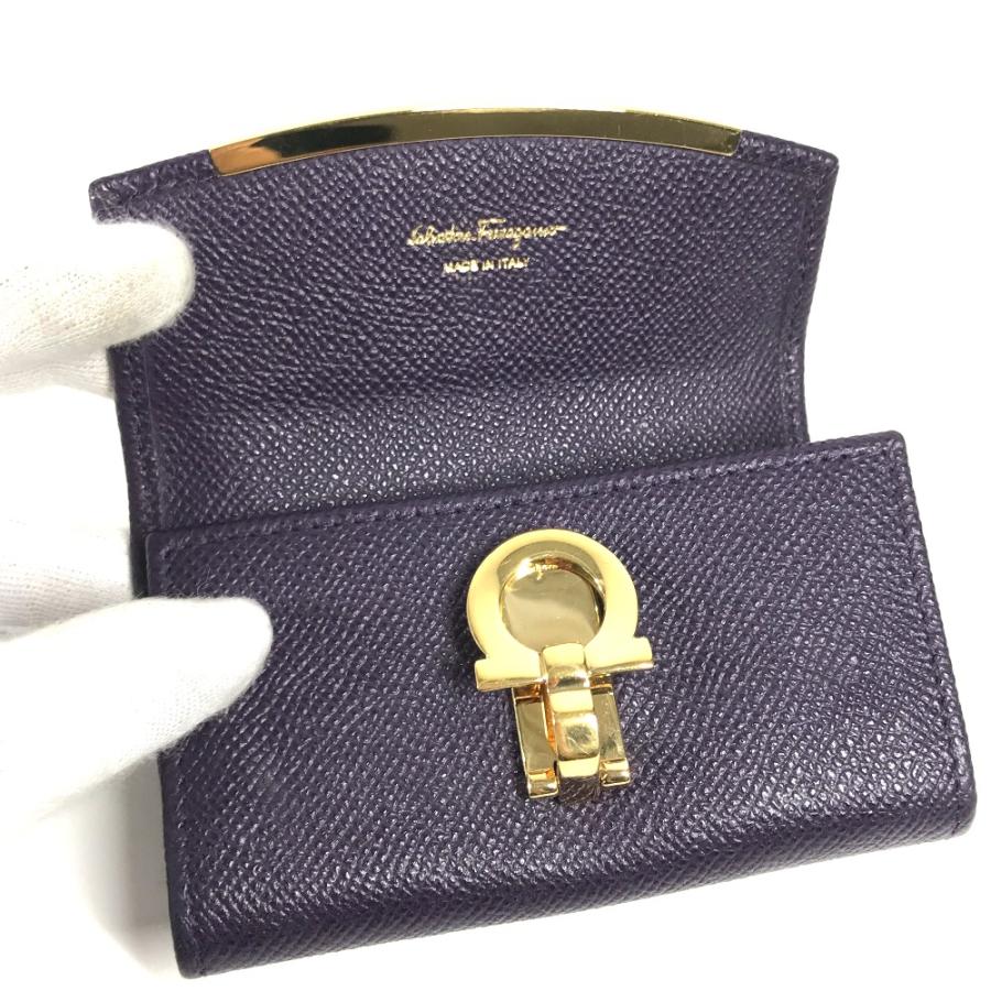 Salvatore Ferragamo サルヴァトーレフェラガモ 22D151 ガンチーニ クリップ式 三つ折り キーリング 鍵 6連 キーケース パープル【中古】 |  | 05