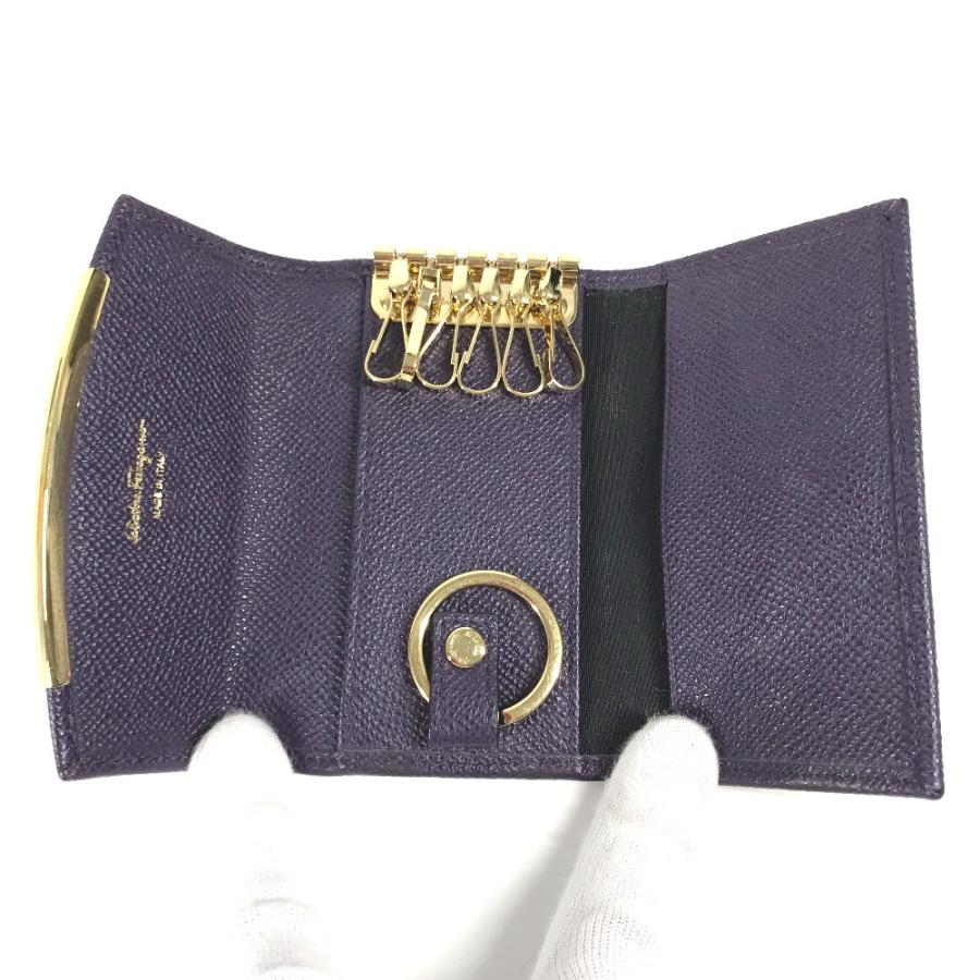 Salvatore Ferragamo サルヴァトーレフェラガモ 22D151 ガンチーニ クリップ式 三つ折り キーリング 鍵 6連 キーケース パープル【中古】 |  | 08