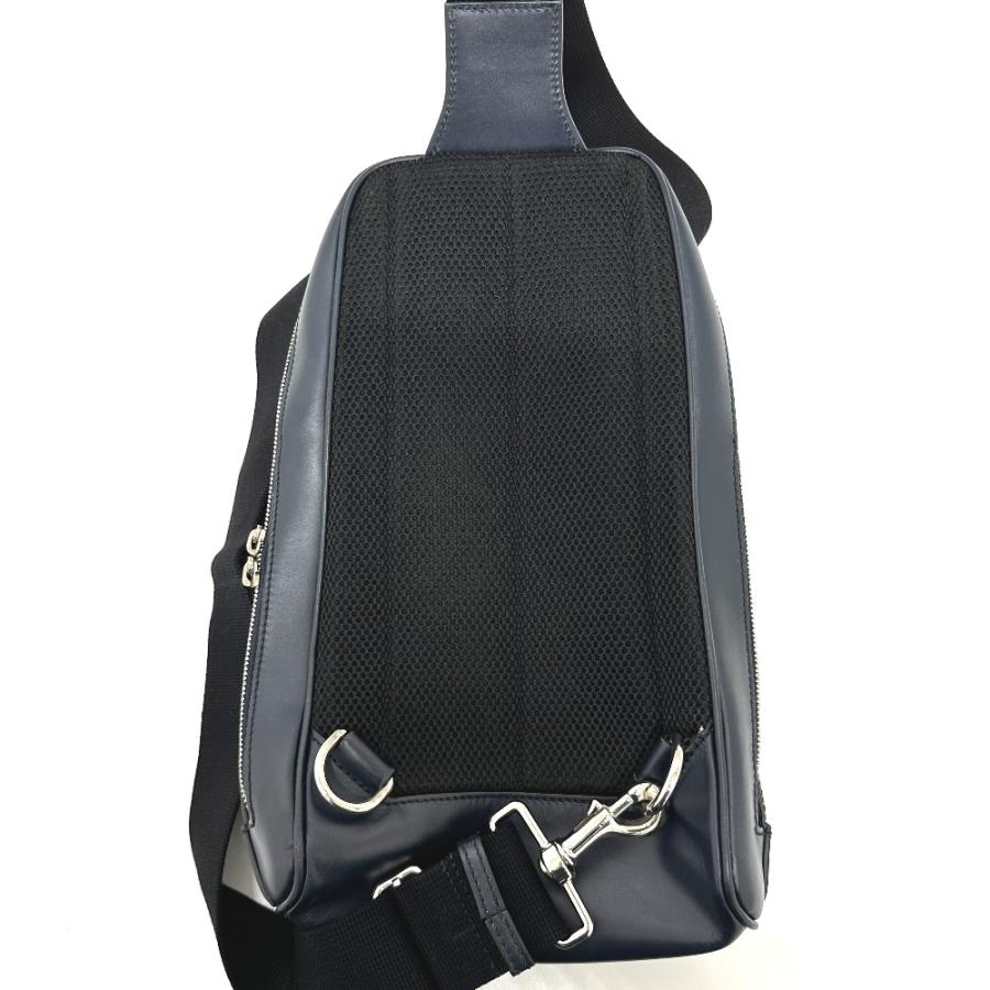 GUCCI グッチ 450970 ボディバッグ カバン クロスボディ 斜め