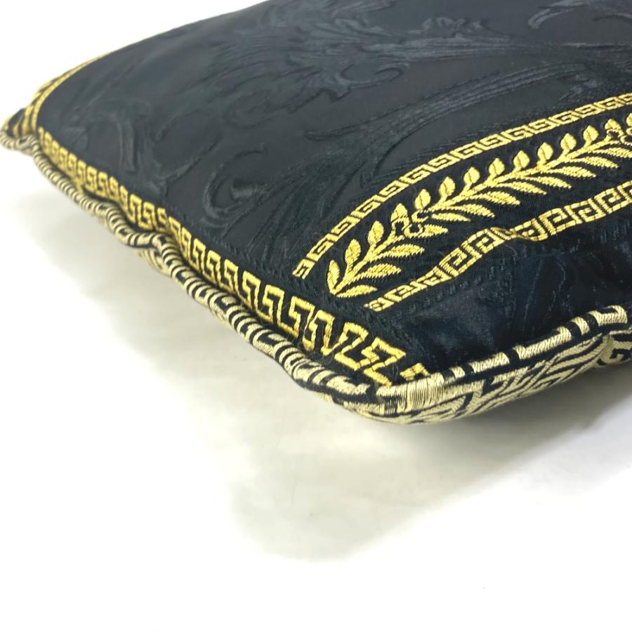 美品 VERSACE ヴェルサーチ 総柄 グレカ メデューサ ピロー 枕 インテリア クッション ブラック レディース【中古】 |  | 03