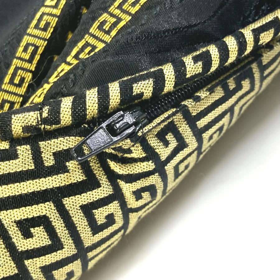 美品 VERSACE ヴェルサーチ 総柄 グレカ メデューサ ピロー 枕 インテリア クッション ブラック レディース【中古】 |  | 04