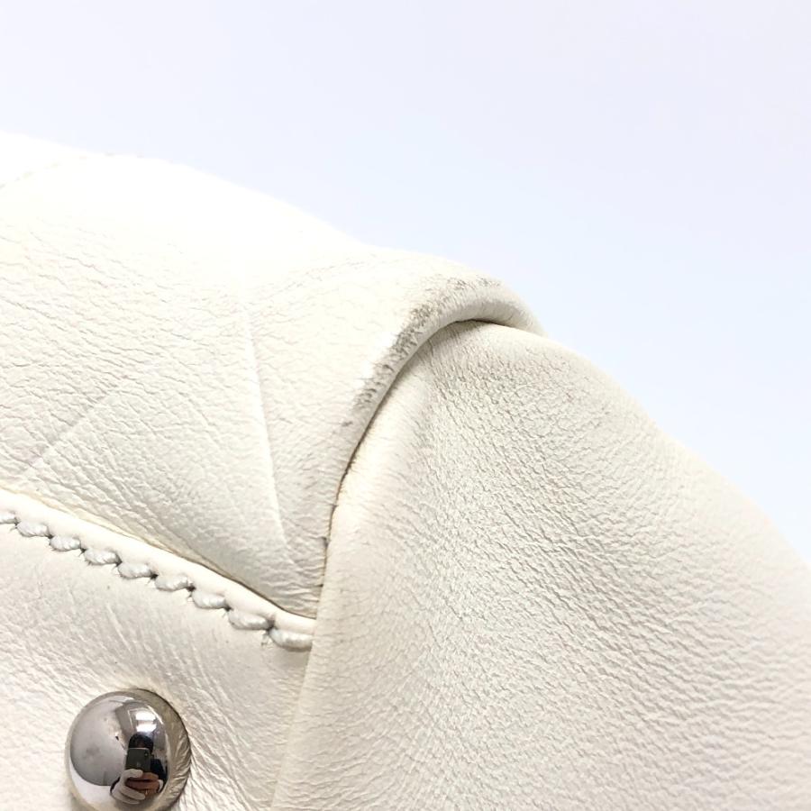 CHANEL シャネル A30899 シェブロン Vステッチ カバン ハンドバッグ CC ココマーク ボストンバッグ ホワイト レディース【中古】の画像