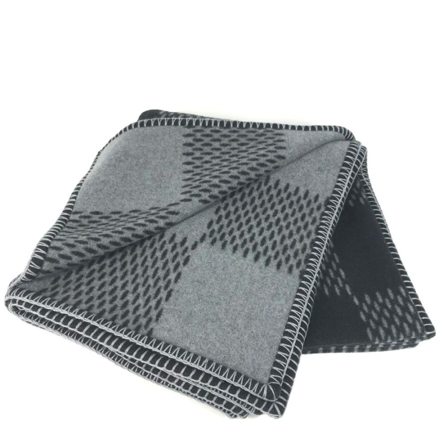 新品同様 LOUIS VUITTON ルイヴィトン M76561 クヴェルテュールダミエクラシック  ダミエグラフィットジャイアント ブランケット【中古】 | LOUIS VUITTON | 03