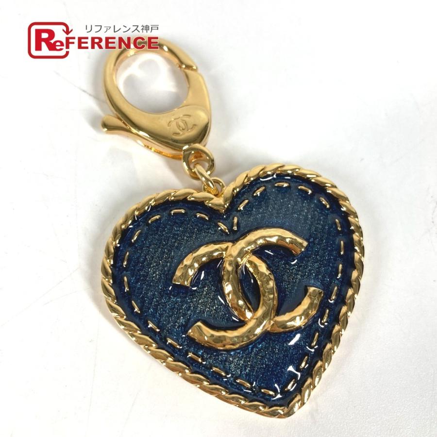 新品同様 CHANEL シャネル ABC827 ハート CC ココマーク ロゴ デニム バッグチャーム 24P キーホルダー ブルー レディース【中古】 | CHANEL