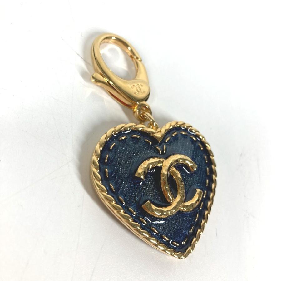 新品同様 CHANEL シャネル ABC827 ハート CC ココマーク ロゴ デニム バッグチャーム 24P キーホルダー ブルー レディース【中古】 | CHANEL | 02