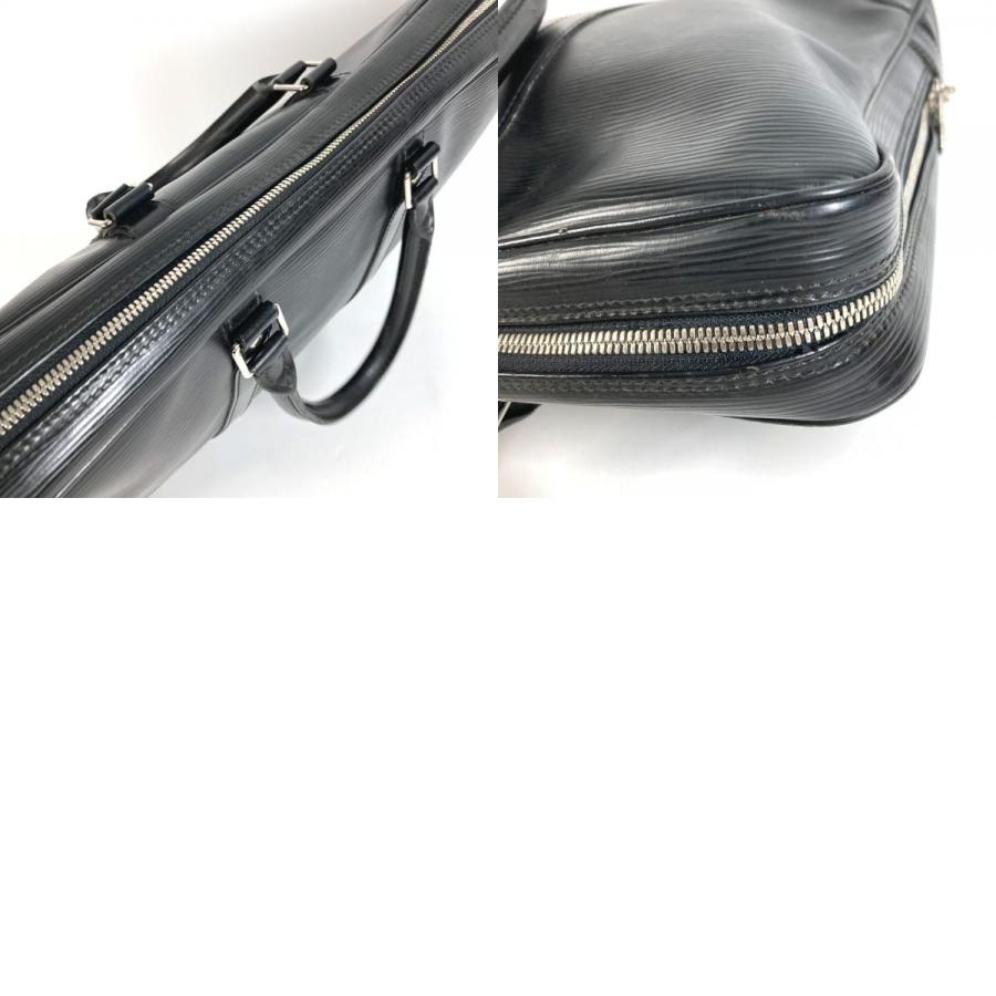 LOUIS VUITTON（ルイ・ヴィトン） ポルト ドキュマン ヴォワヤージュ