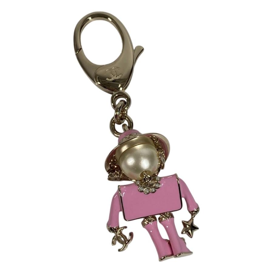 新品同様 CHANEL シャネル  シャネルドール CC ココマーク ロゴ  フェイクパール ハート バッグチャーム B25B キーホルダー ピンク【中古】 | CHANEL | 01