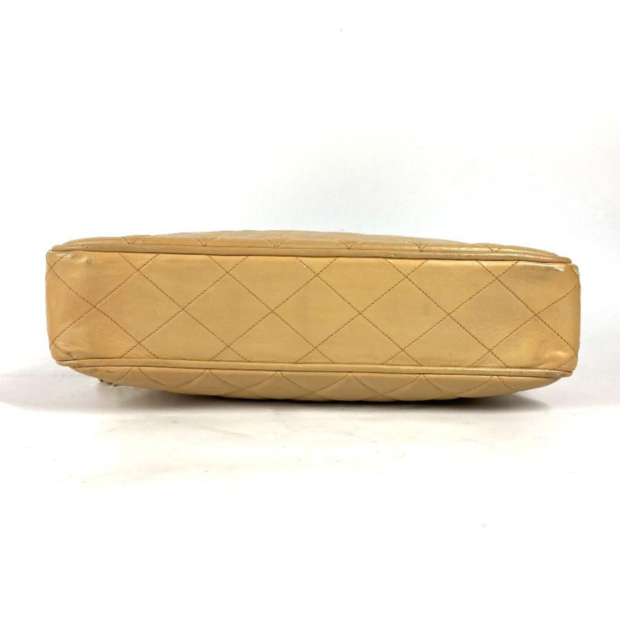 CHANEL ベージュ キルティングポーチ ⭐︎ CHANEL ⭐︎セレブリティなベージュ キルティング ハンドバッグ