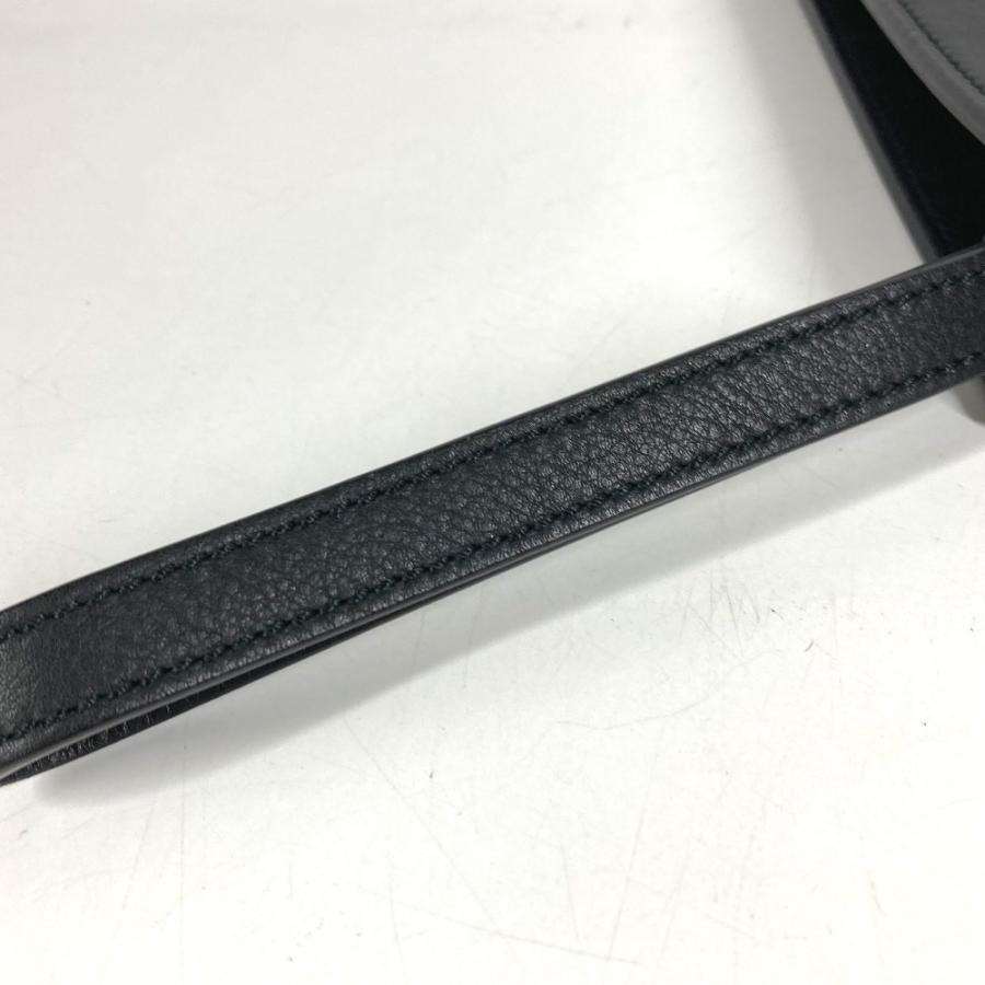 Salvatore Ferragamo サルヴァトーレフェラガモ ガンチーニ ロゴ ストラップ セカンドバッグ ポーチ クラッチバッグ ブラック【中古】 |  | 01