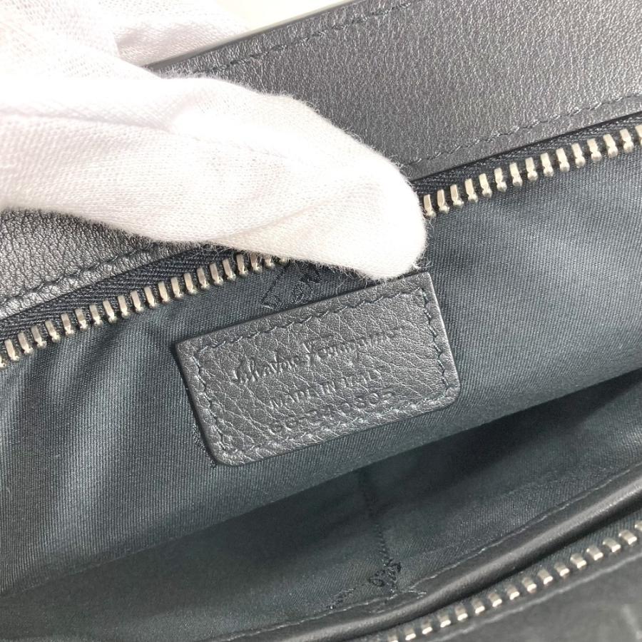 Salvatore Ferragamo サルヴァトーレフェラガモ ガンチーニ ロゴ ストラップ セカンドバッグ ポーチ クラッチバッグ ブラック【中古】 |  | 05