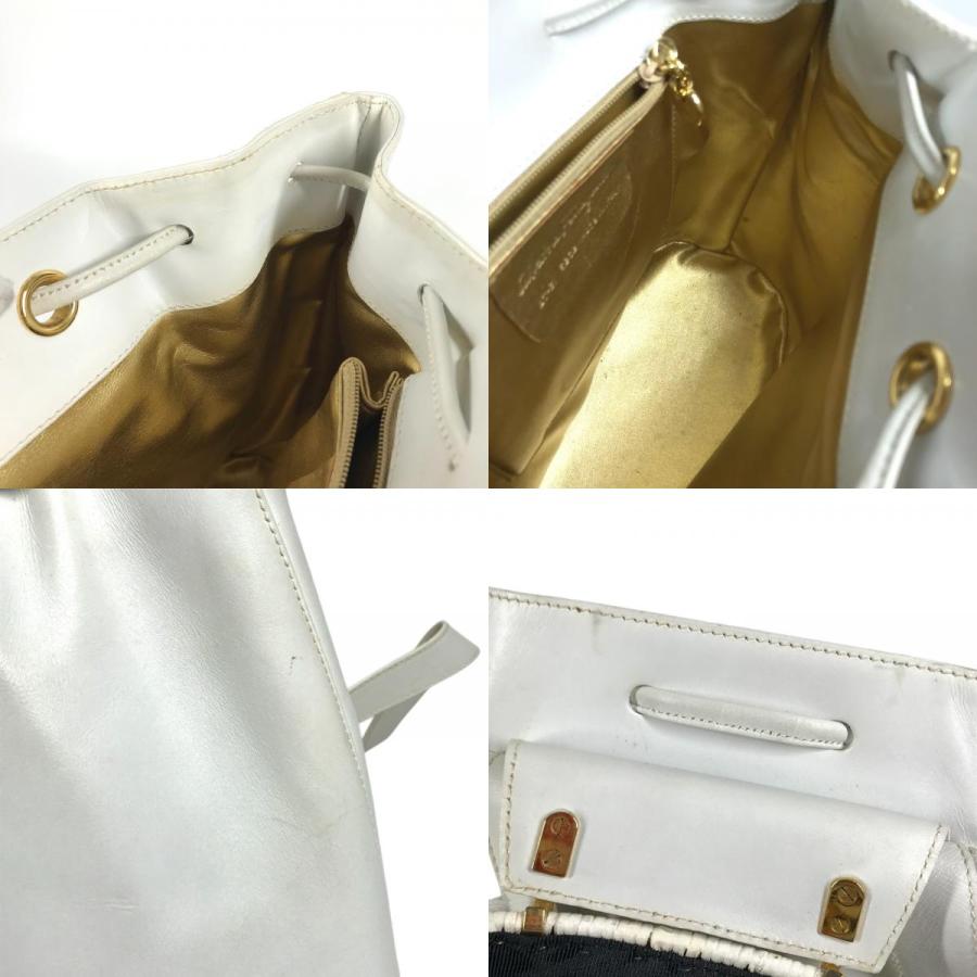 Salvatore Ferragamo サルヴァトーレフェラガモ ガンチーニ ロゴ カバン バックパック ヴィンテージ リュックサック ホワイト【中古】 |  | 08