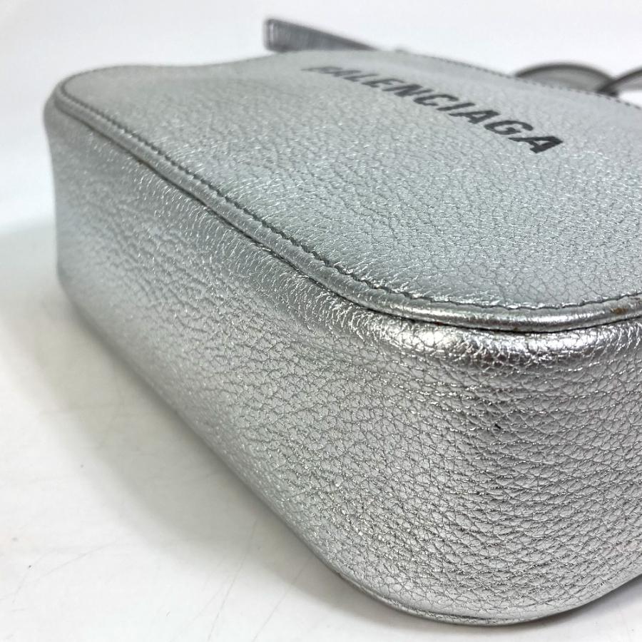 バレンシアガ BALENCIAGA エブリデイ カメラバッグ 552372 ロゴ XSサイズ ショルダーバッグ レザー シルバー Amazon | (バレンシアガ)BALENCIAGA 552372 エブリデイ カメラバッグ