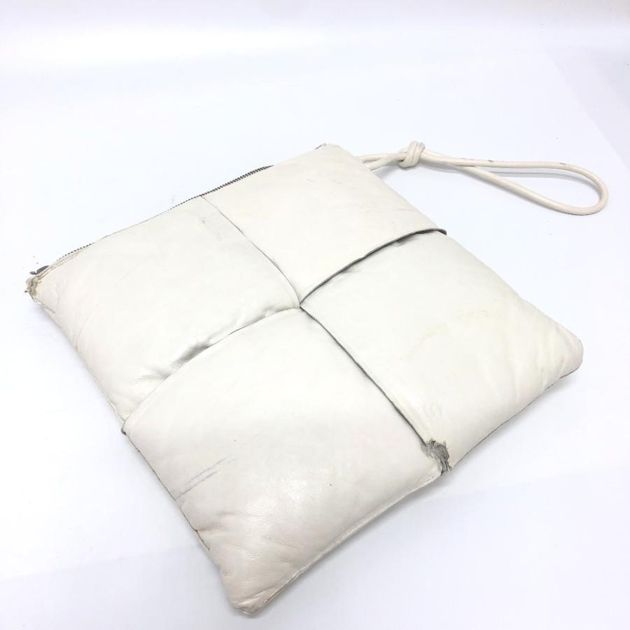 BOTTEGA VENETA ボッテガヴェネタ マキシイントレチャート セカンドバッグ カバン  パデット クラッチバッグ ホワイト レディース【中古】 | 
