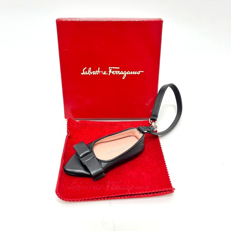 新品同様 Salvatore Ferragamo サルヴァトーレフェラガモ AU-22/0386 ヴァラ パンプスモチーフ キーホルダー バッグチャーム 【中古】 |  | 06
