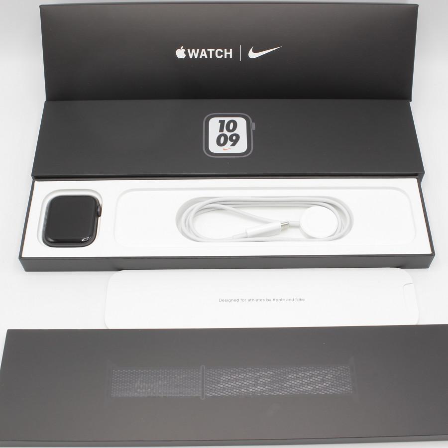 Apple Watch SE(第2世代) 【美品】Apple NIKE SE 第2世代 44mm Apple Watch SE(第2世代) 【美品】Apple NIKE SE 第2世代 44mm