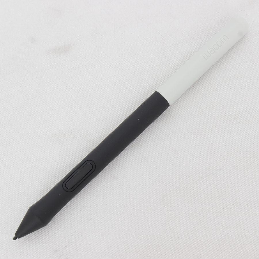 wacom（ワコム） 【美品】WACOM One Creative Pen Display DTC133W0D