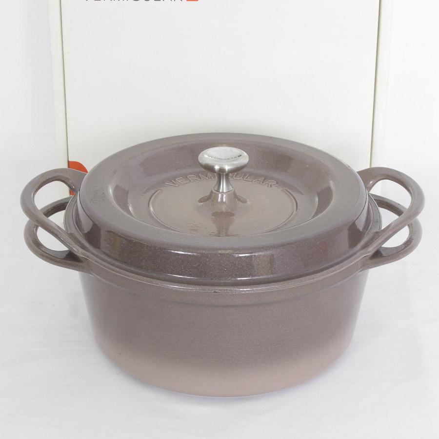 ボーナスストア+5%【美品】バーミキュラ オーブンポットラウンド 22cm BRN22R パールブラウン 無水 ホーロー 両手鍋 本体 | 