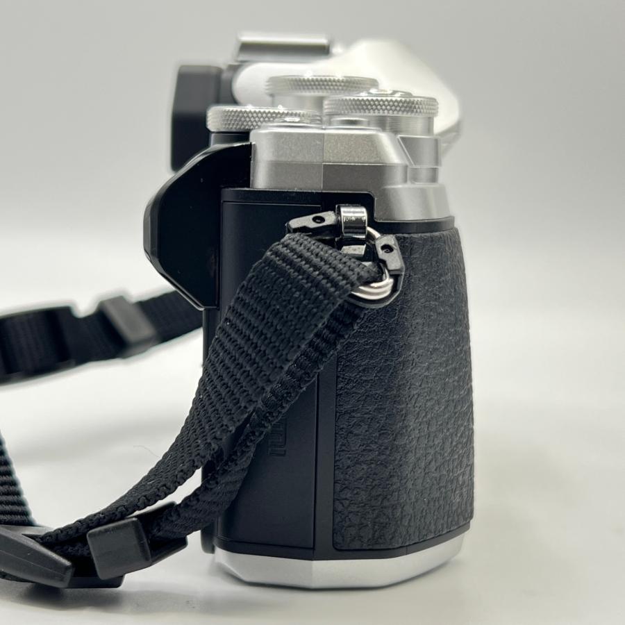 ボーナスストア+5％【美品】オリンパス OM-D E-M10 Mark III EZ