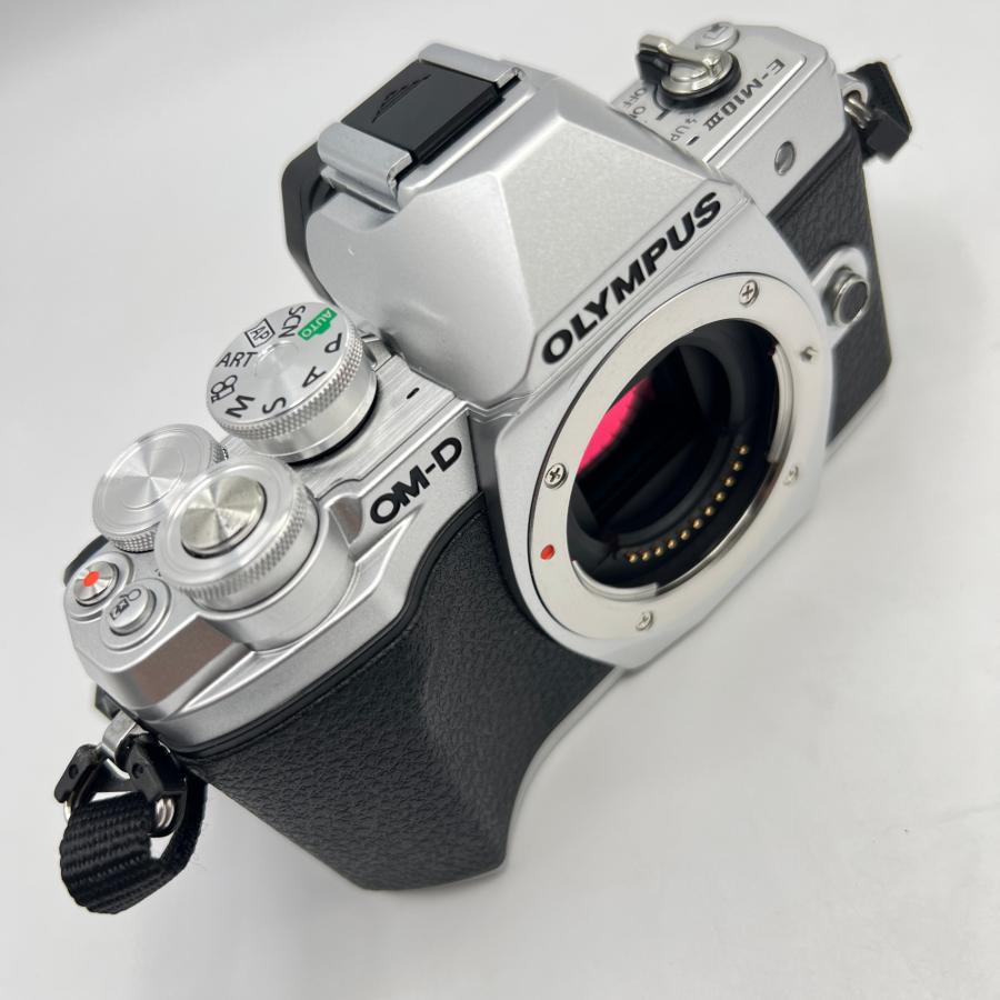OLYMPUS OM-D E-M10 Mark III シルバー 本体