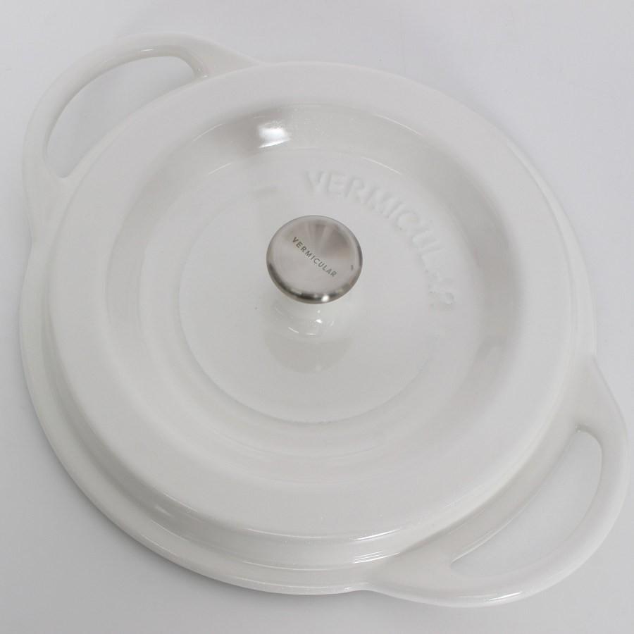 ボーナスストア+5％【新品】バーミキュラ オーブンポットラウンド 18cm PWH18R KONAYUKI パールホワイト 無水 ホーロー 両手鍋 粉雪 本体 |  | 05