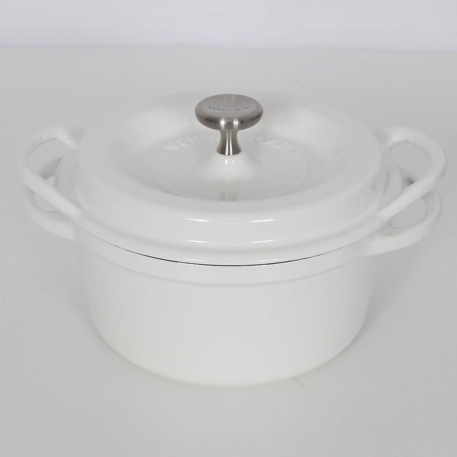 ボーナスストア+5％【新品】バーミキュラ オーブンポットラウンド 14cm PWH14R KONAYUKI パールホワイト 無水 ホーロー 両手鍋 粉雪 本体 |  | 01