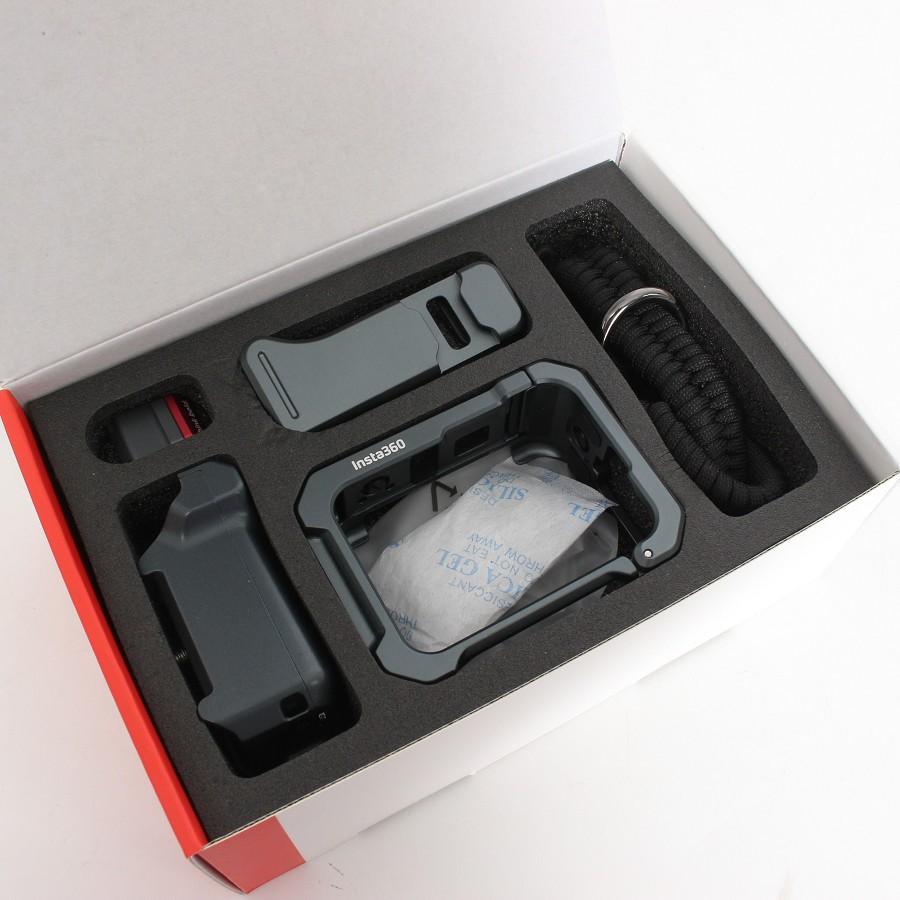ボーナスストア+5％【美品】Insta360 Ace Pro 2 CINSBBGA ミッドナイトブラック 追加アクセサリー多数付属 デュアルバッテリー |  | 12