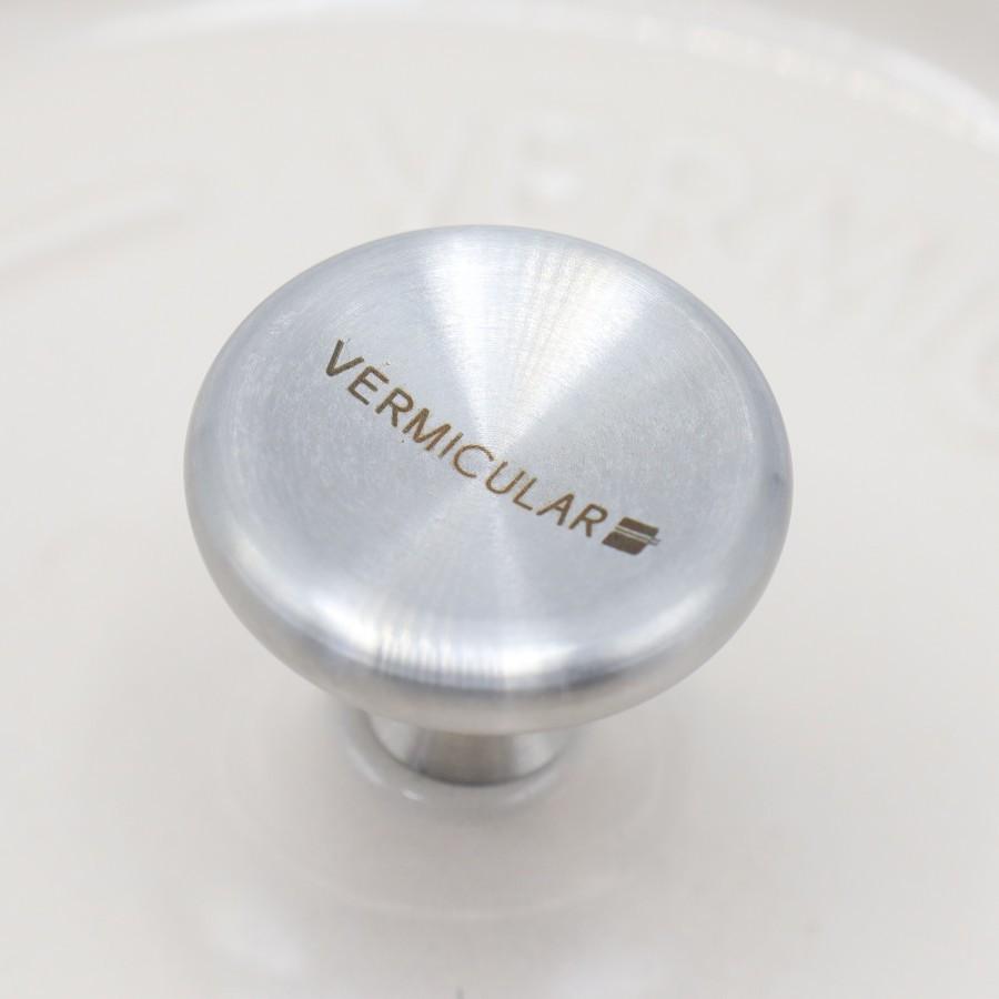 ボーナスストア+5％【美品】バーミキュラ オーブンポットラウンド 18cm マグネットトリベット付 NBG18R ナチュラルベージュ 無水 ホーロー 両手鍋 本体 |  | 06