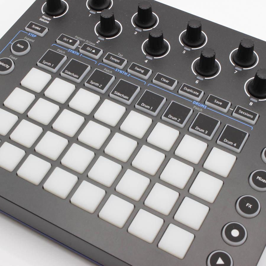 美品】NOVATION Circuit grid-based groove box デッキセーバー付き