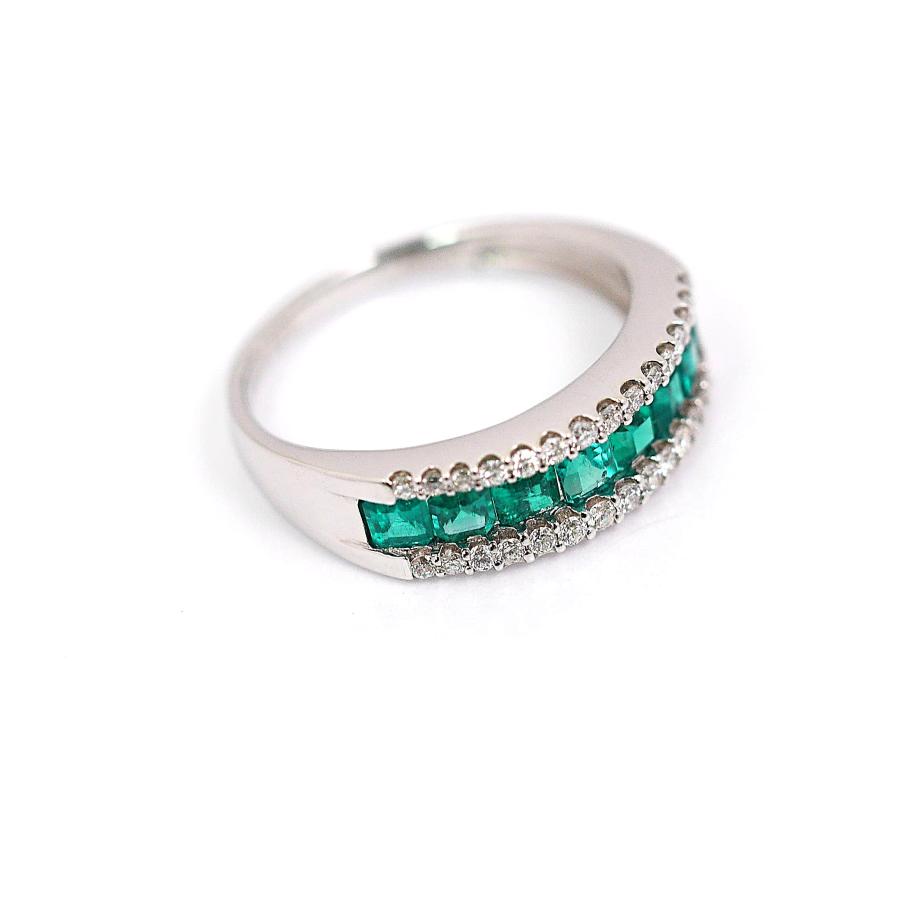 稀少スクエアカット。プラチナ エメラルド＆ダイヤモンド パヴェラインリング 0.87ct (D0.25ct)の画像