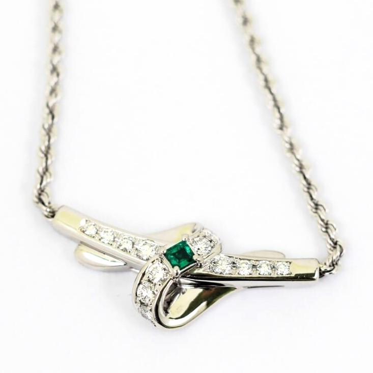 エメラルド0.12ct ダイヤモンド0.47ct PT900 ペンダントネックレス 