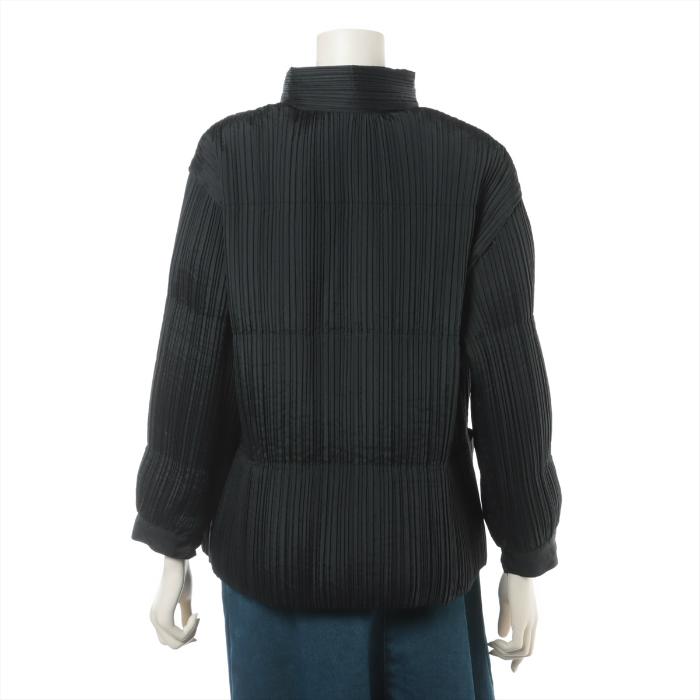 ISSEY MIYAKE（イッセイミヤケ） プリーツプレス ダウン ジャケット