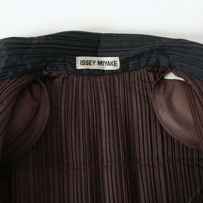 ISSEY MIYAKE（イッセイミヤケ） プリーツプレス ダウン ジャケット