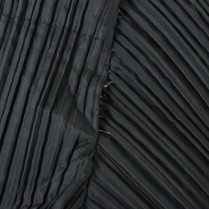 ISSEY MIYAKE（イッセイミヤケ） プリーツプレス ダウン ジャケット