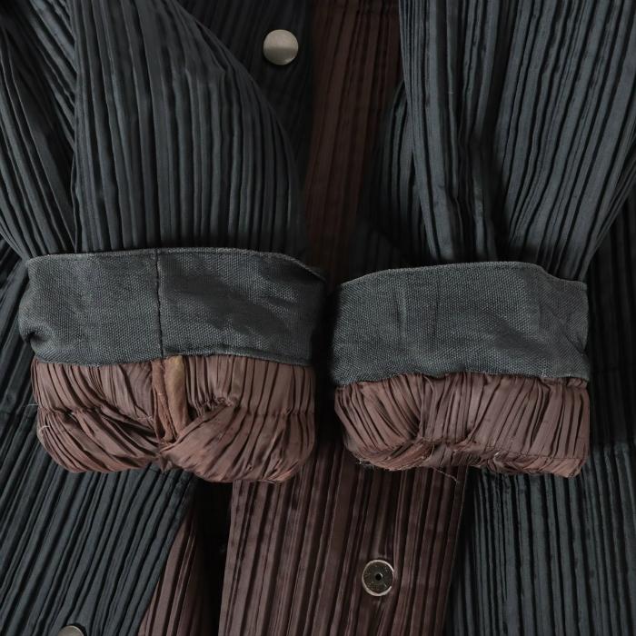 ISSEY MIYAKE（イッセイミヤケ） プリーツプレス ダウン ジャケット