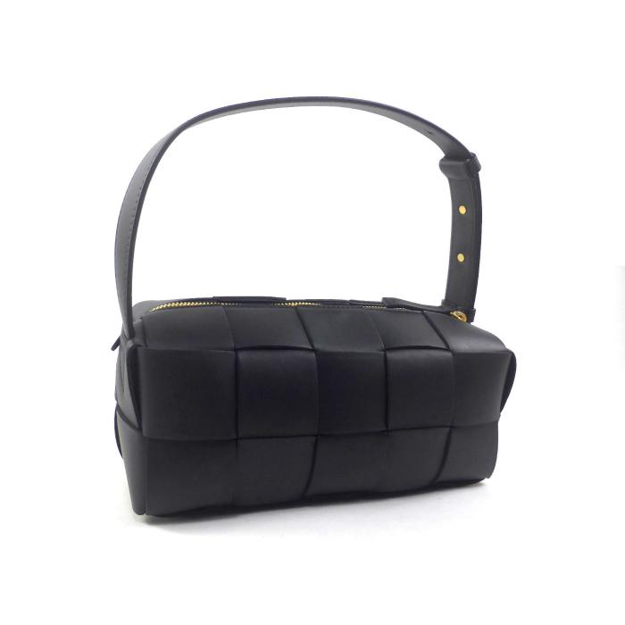 【美品】ボッテガヴェネタ マキシ イントレチャート カセット ショルダーバッグ ボッテガヴェネタ マキシイントレチャート カセット レザー