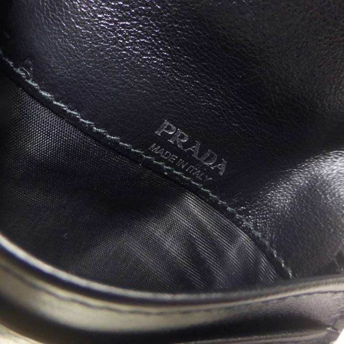 PRADA（プラダ） トライアングル エンボス 二つ折り カードケース