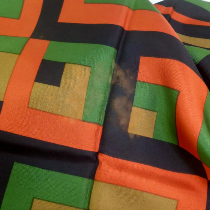 再値下○新品未使用　GIVENCHY大判シルクスカーフ GIVENCHY ジバンシィ 大判 スカーフ シルク ロゴ ボルドー