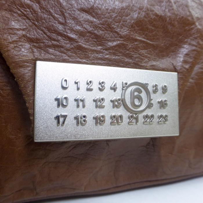 国内即発【MM6】ニューメリック ロゴ バッグ SB6ZH0010 ブラウン MM6 メゾン マルジェラ （Maison Margiela） ニューメリック