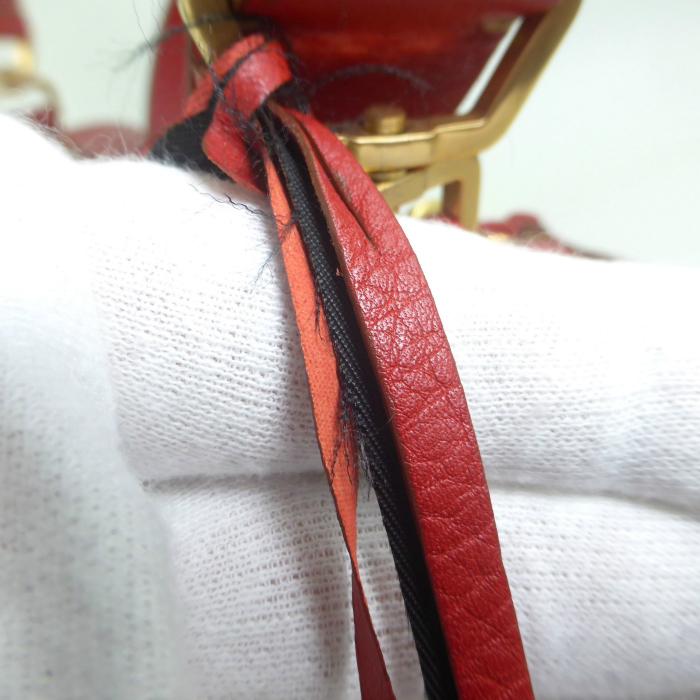 PRADA（プラダ） レザー ショルダー 南京錠 鍵付き バッグ レッド