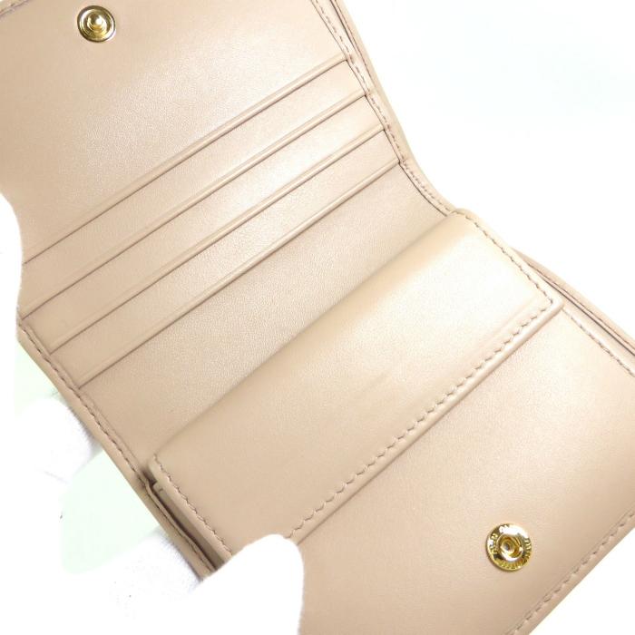 miu miu（ミュウミュウ） ソフティパデッド コンパクト 二つ折り 財布