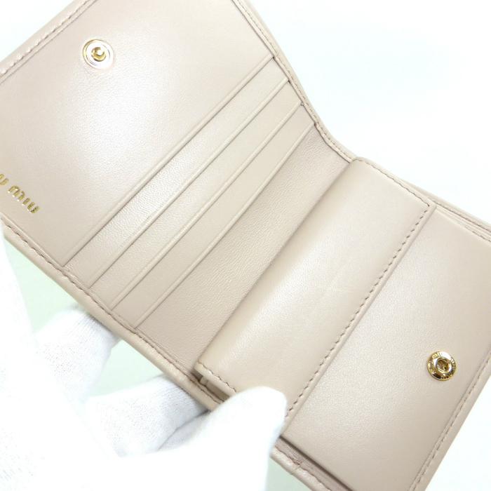 miu miu（ミュウミュウ） マテラッセ コンパクト 二つ折り 財布 5MV204 