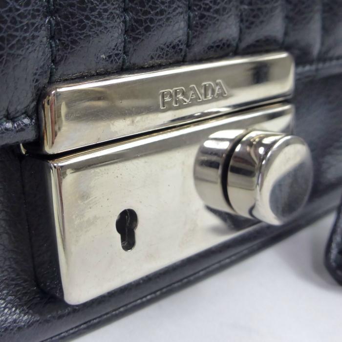 PRADA（プラダ） ストライプステッチ グラスカーフ 鍵付き チェーン